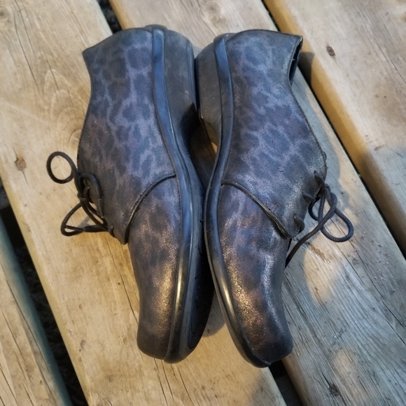 Dansko Olive Metallic Animal Print Laced Oxford 39 - Picture 4 of 11